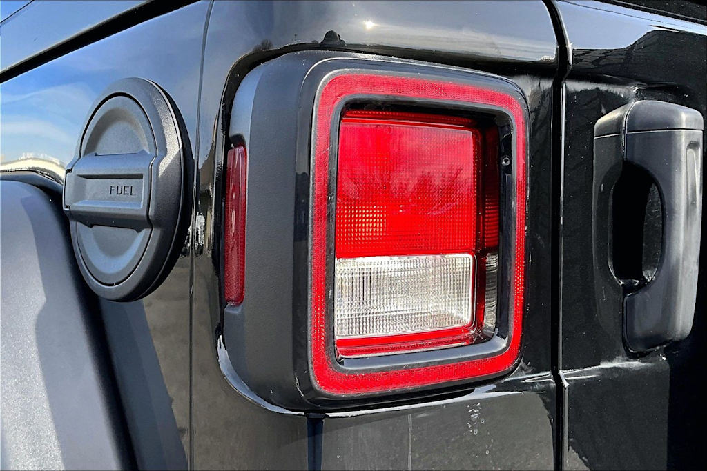 Thumbnail: 2023 Jeep Wrangler - 31