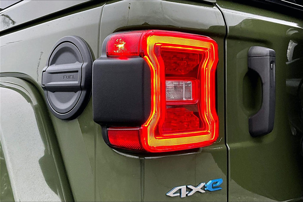 Thumbnail: 2021 Jeep Wrangler - 32