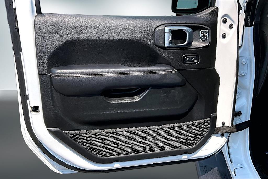 Thumbnail: 2022 Jeep Wrangler - 27