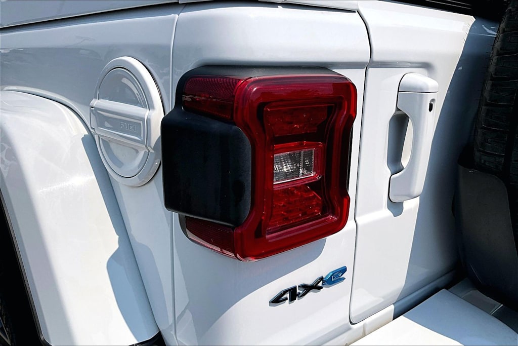 Thumbnail: 2022 Jeep Wrangler - 32