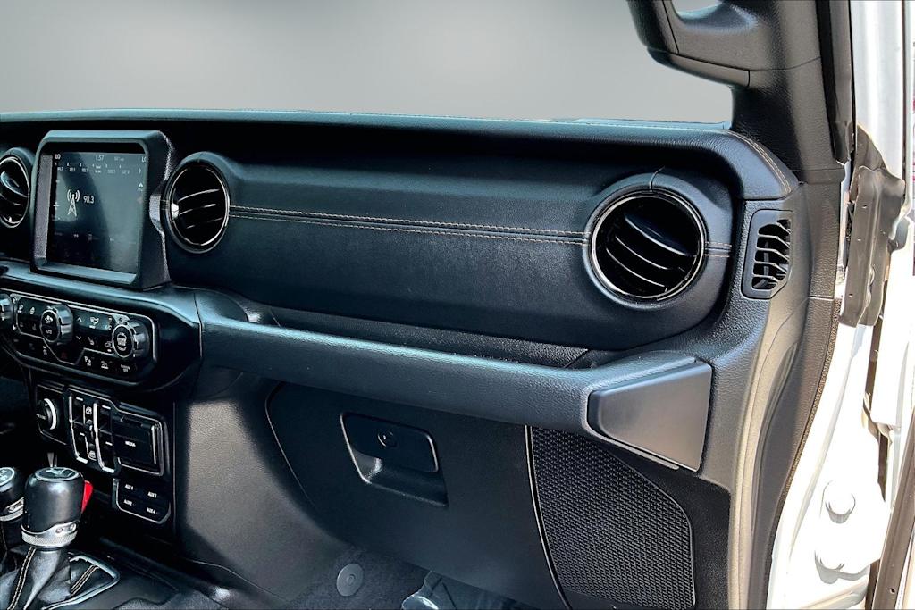 Thumbnail: 2022 Jeep Wrangler - 23
