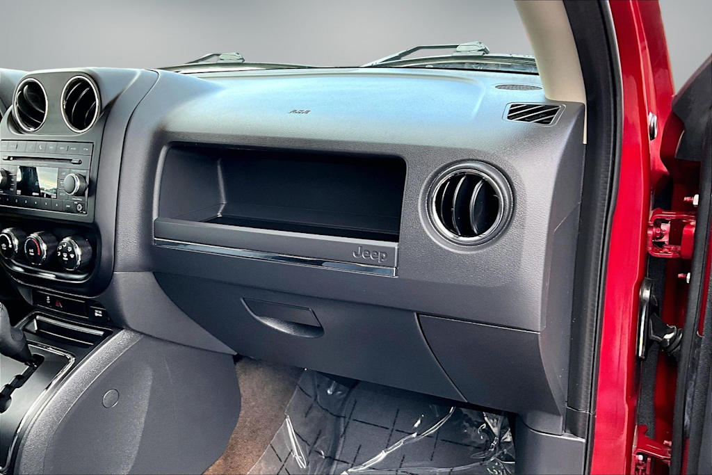 Thumbnail: 2015 Jeep Patriot - 24