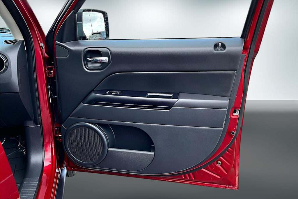 Thumbnail: 2015 Jeep Patriot - 28
