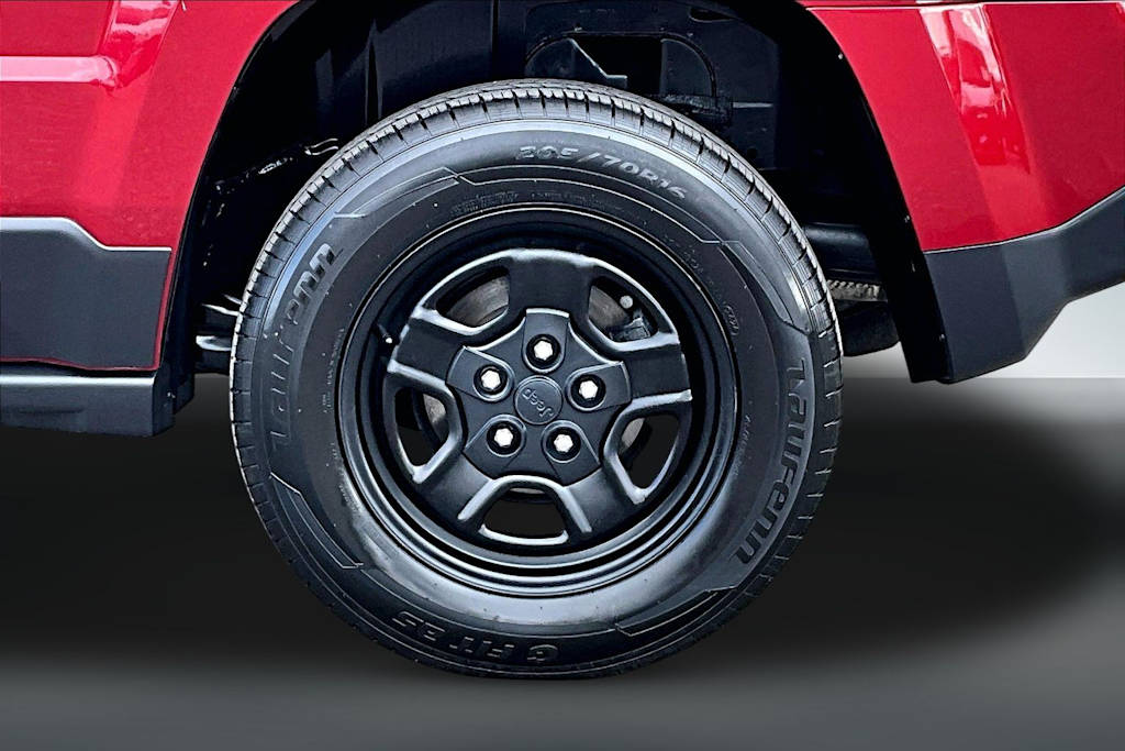 Thumbnail: 2015 Jeep Patriot - 33