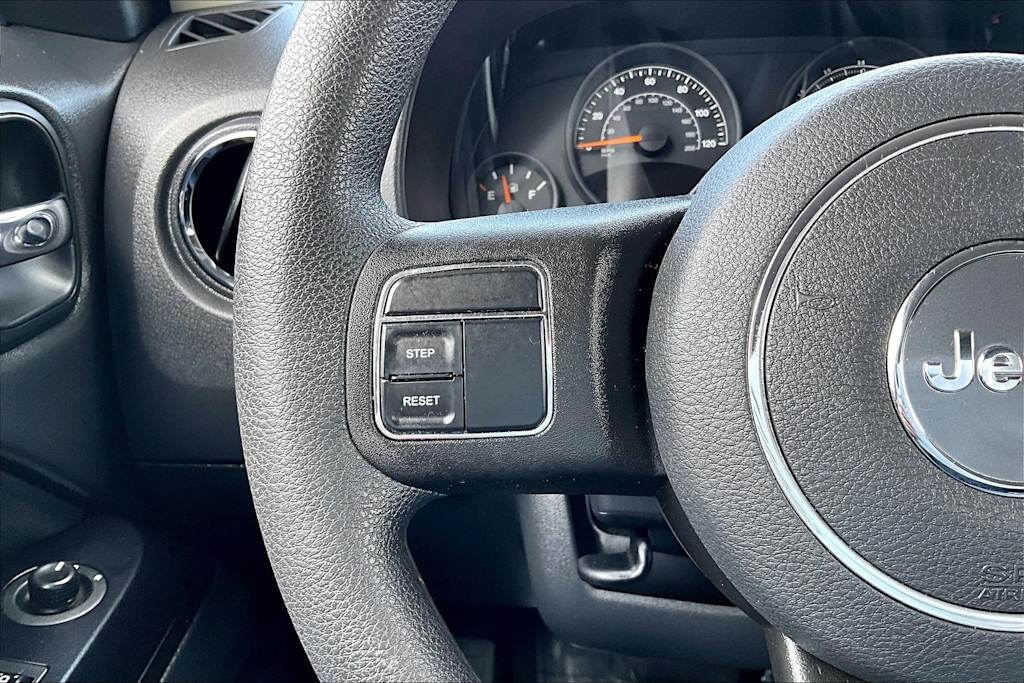 Thumbnail: 2015 Jeep Patriot - 25