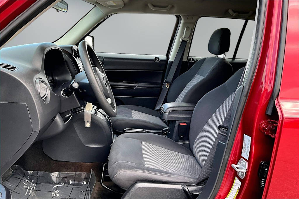 Thumbnail: 2015 Jeep Patriot - 10