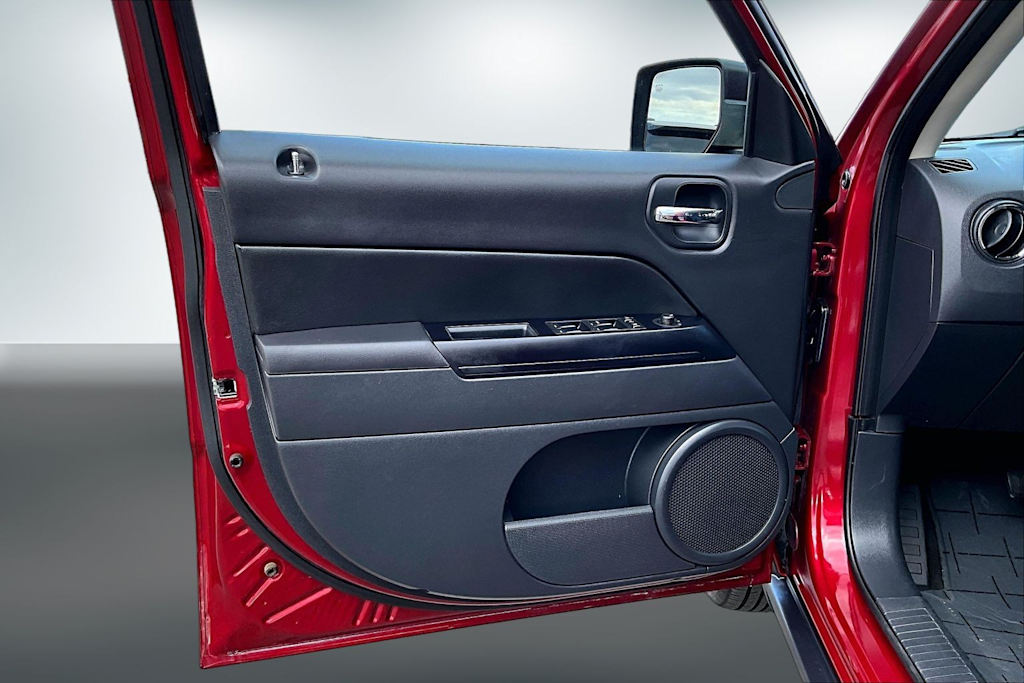 Thumbnail: 2015 Jeep Patriot - 27