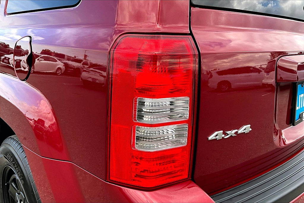 Thumbnail: 2015 Jeep Patriot - 31