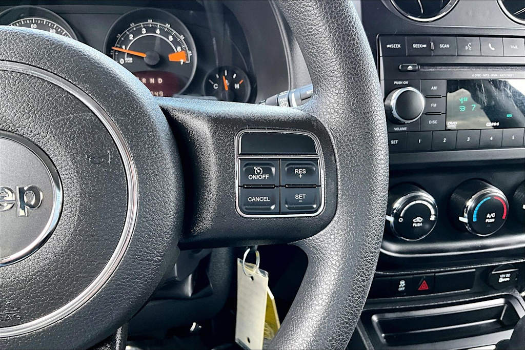 Thumbnail: 2015 Jeep Patriot - 26