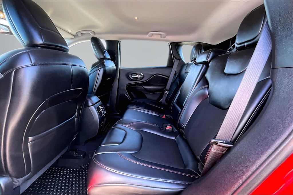 Thumbnail: 2019 Jeep Cherokee - 29