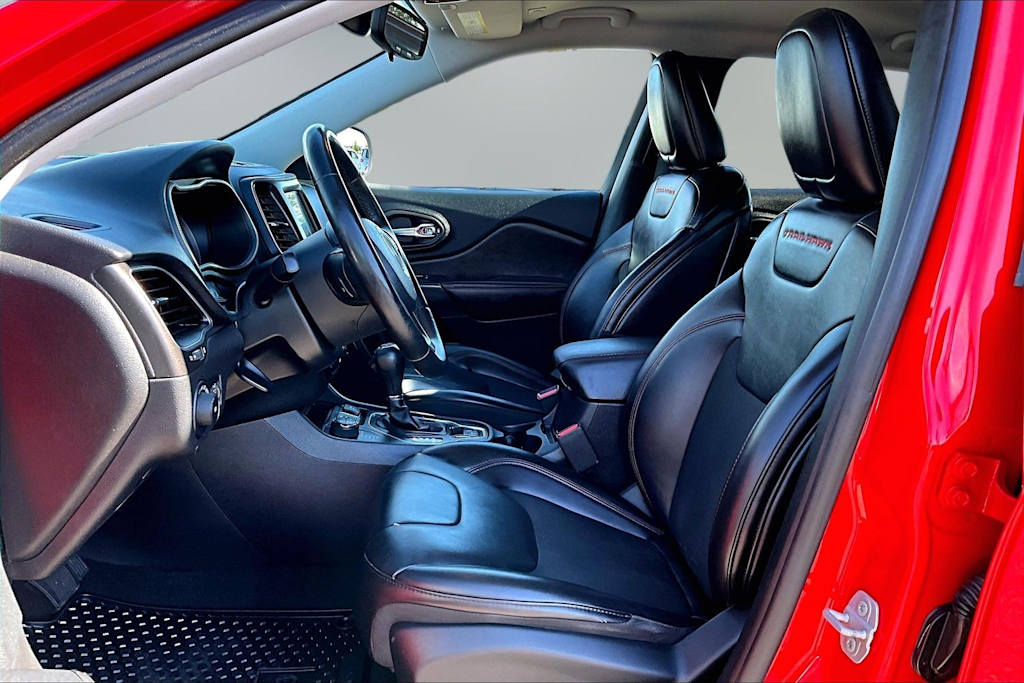 Thumbnail: 2019 Jeep Cherokee - 10