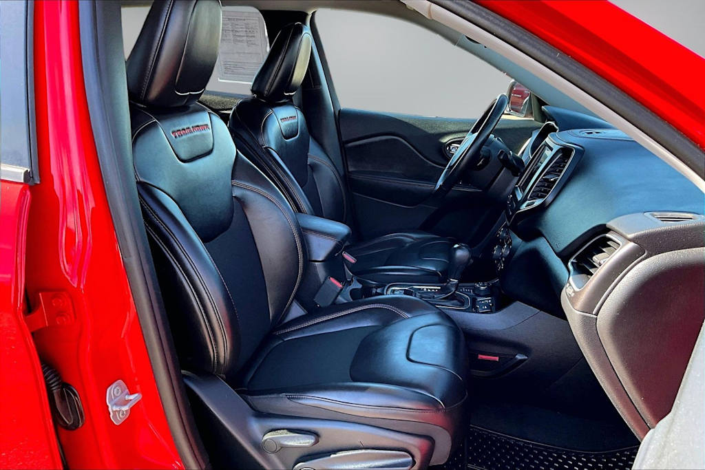 Thumbnail: 2019 Jeep Cherokee - 11
