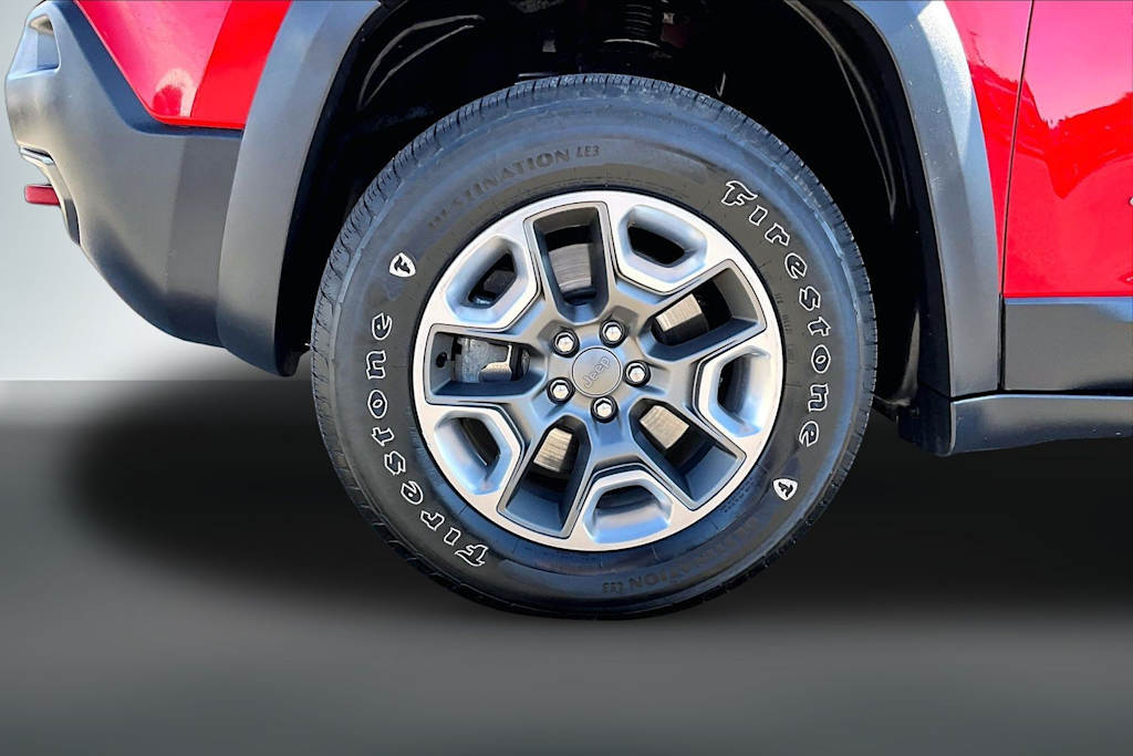 Thumbnail: 2019 Jeep Cherokee - 7