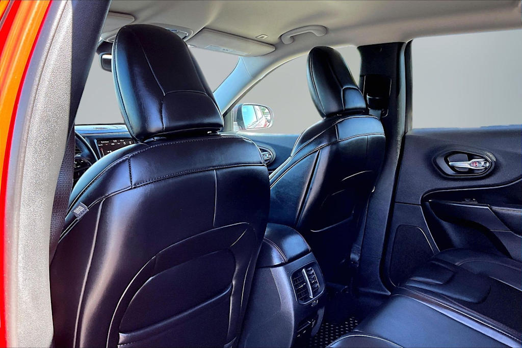 Thumbnail: 2019 Jeep Cherokee - 12