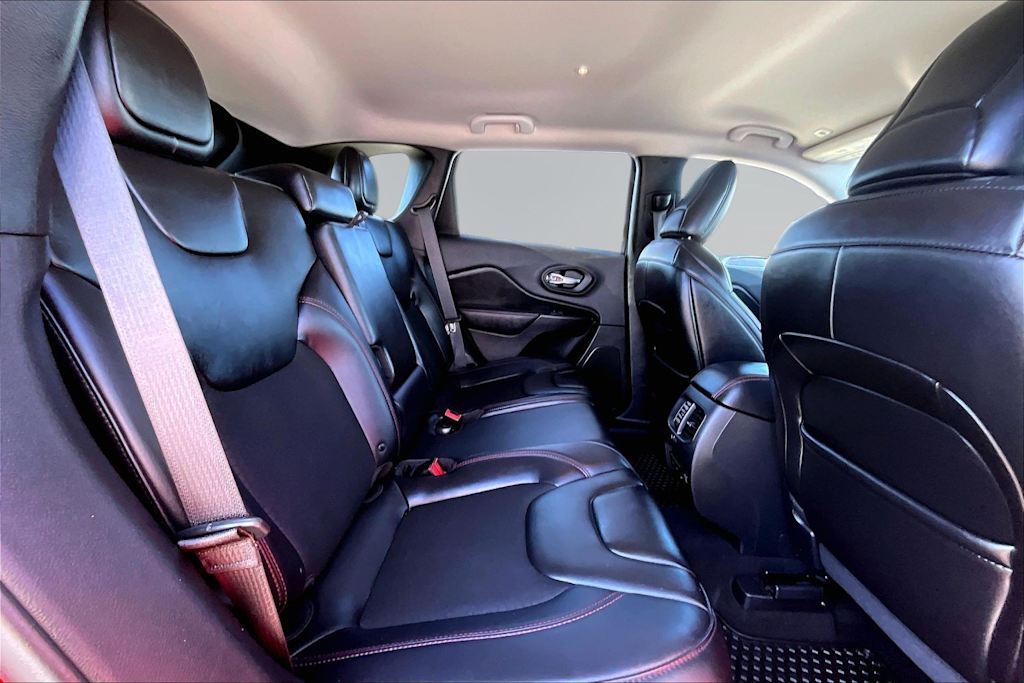 Thumbnail: 2019 Jeep Cherokee - 30
