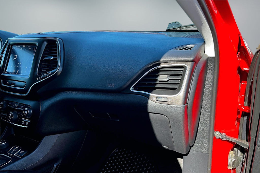 Thumbnail: 2019 Jeep Cherokee - 24