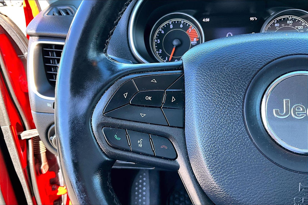 Thumbnail: 2019 Jeep Cherokee - 25
