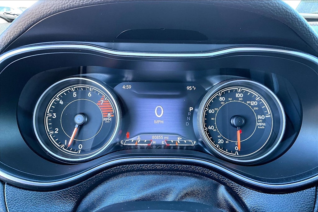 Thumbnail: 2019 Jeep Cherokee - 17