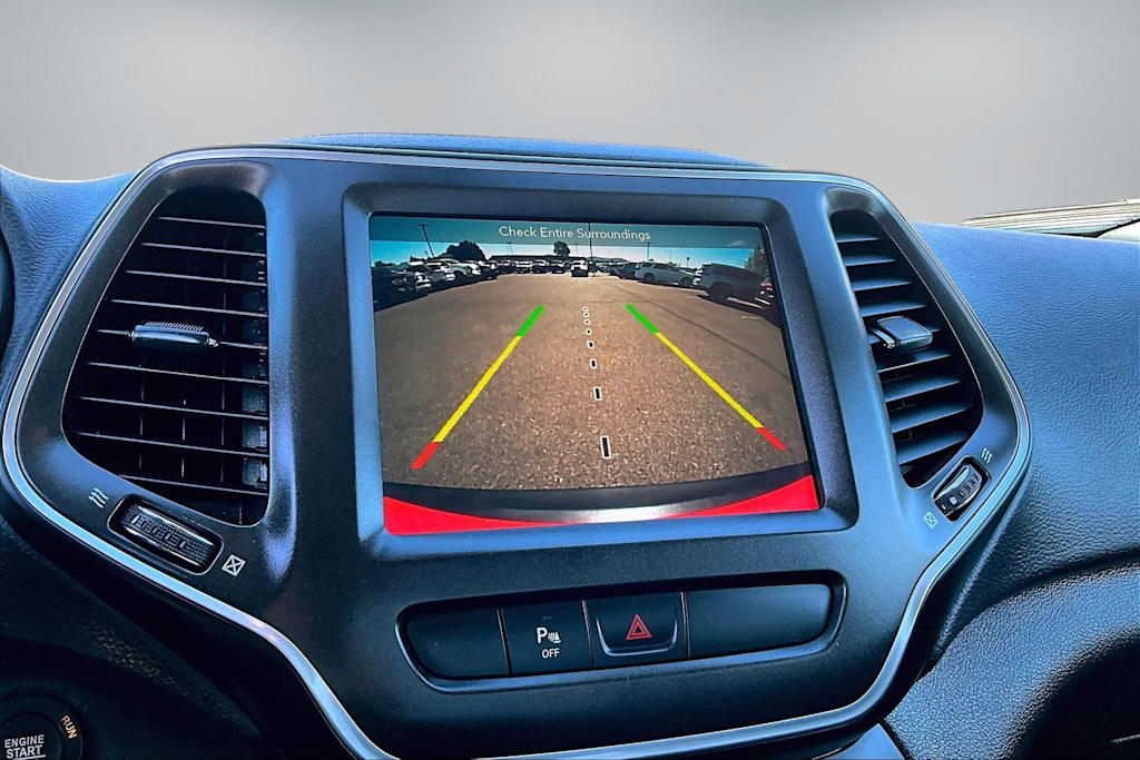 Thumbnail: 2019 Jeep Cherokee - 15