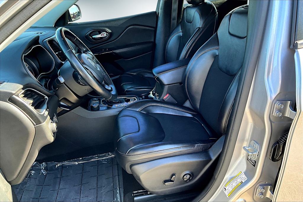 Thumbnail: 2021 Jeep Cherokee - 11