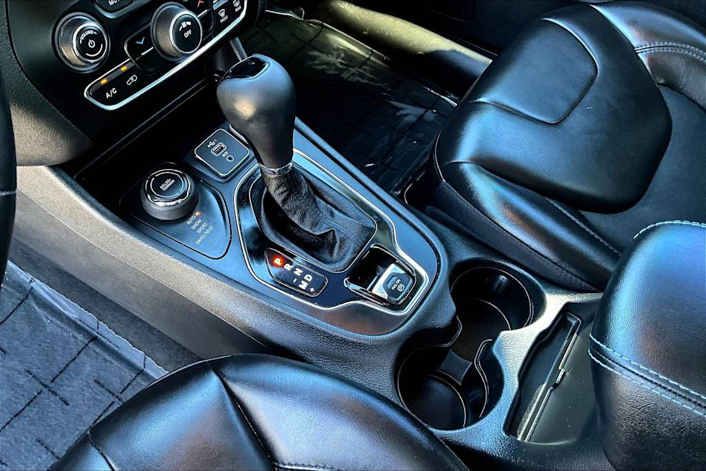 Thumbnail: 2021 Jeep Cherokee - 16