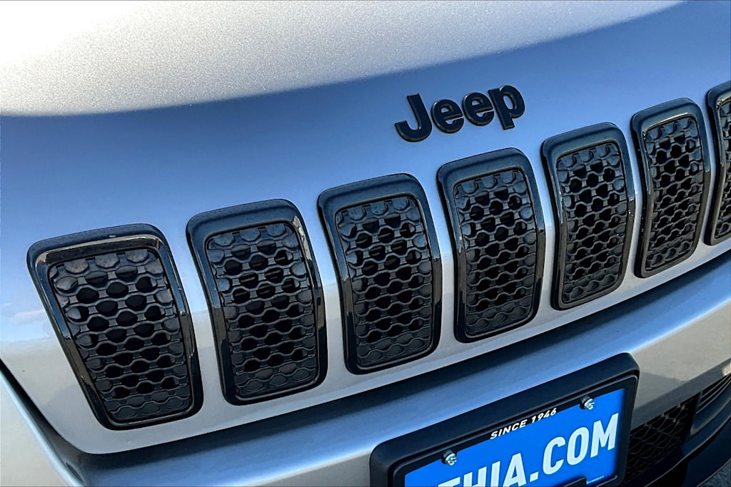 Thumbnail: 2021 Jeep Cherokee - 34