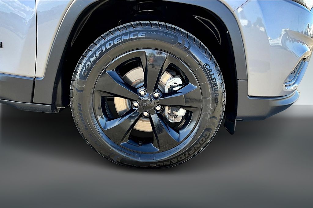 Thumbnail: 2021 Jeep Cherokee - 35