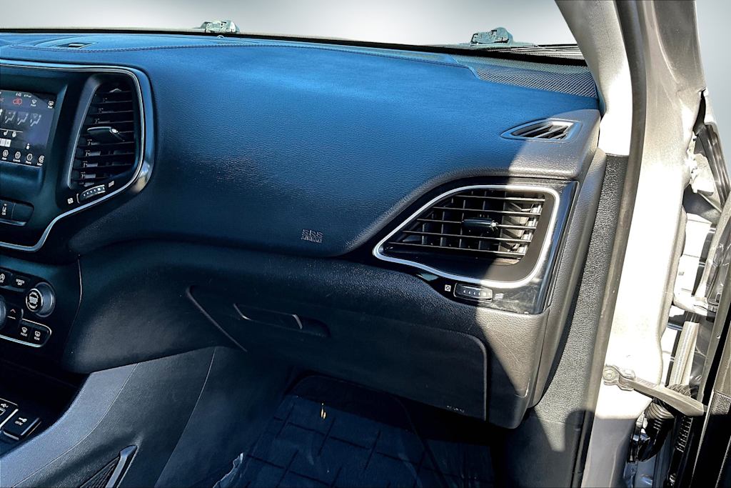 Thumbnail: 2021 Jeep Cherokee - 23