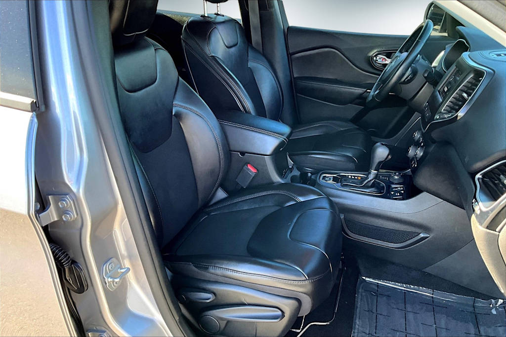 Thumbnail: 2021 Jeep Cherokee - 12