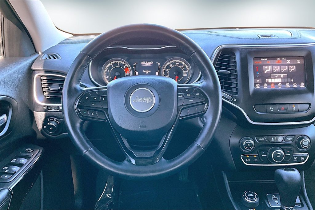Thumbnail: 2021 Jeep Cherokee - 14