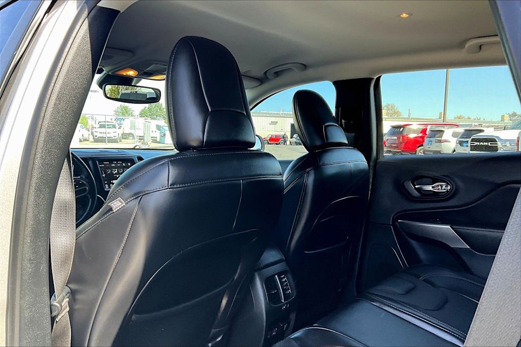 Thumbnail: 2021 Jeep Cherokee - 12