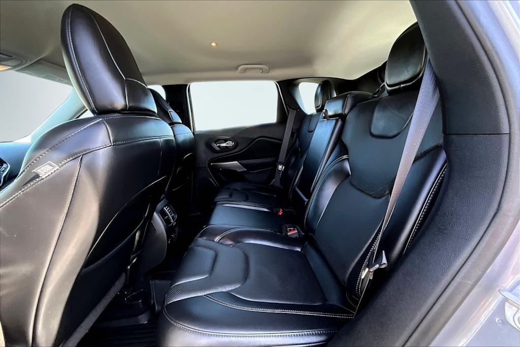 Thumbnail: 2021 Jeep Cherokee - 28