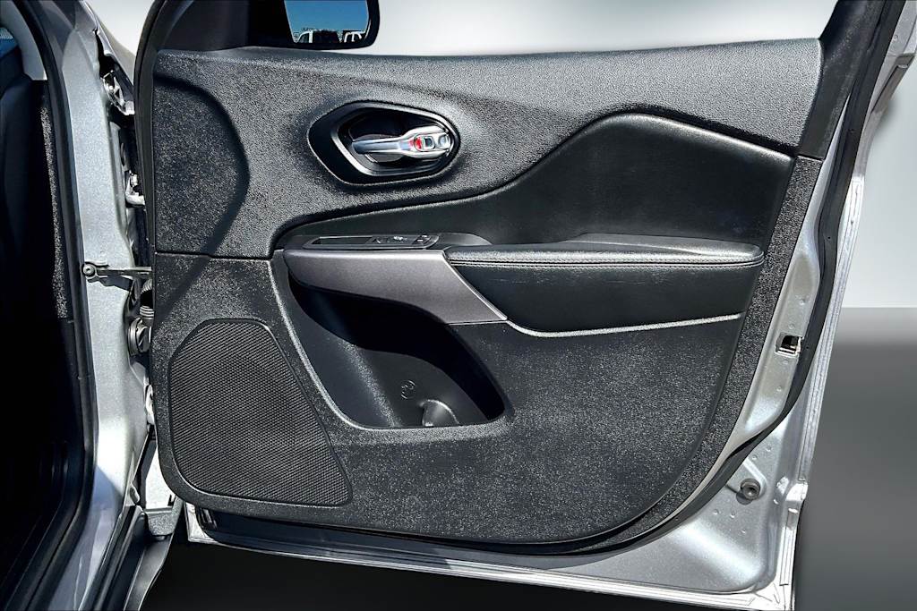 Thumbnail: 2021 Jeep Cherokee - 27