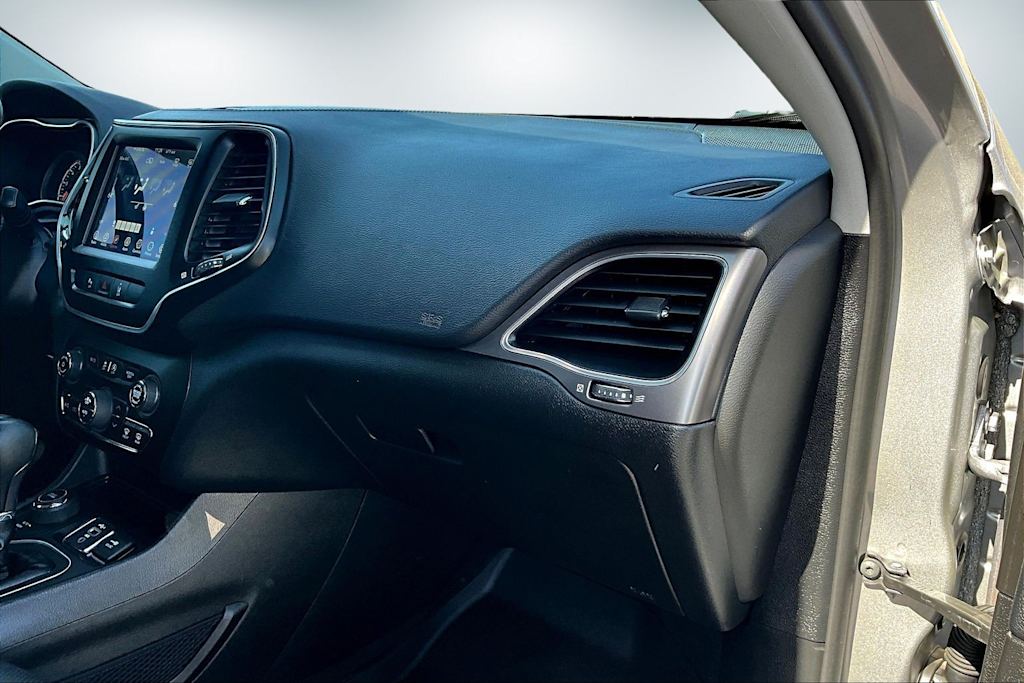 Thumbnail: 2021 Jeep Cherokee - 23