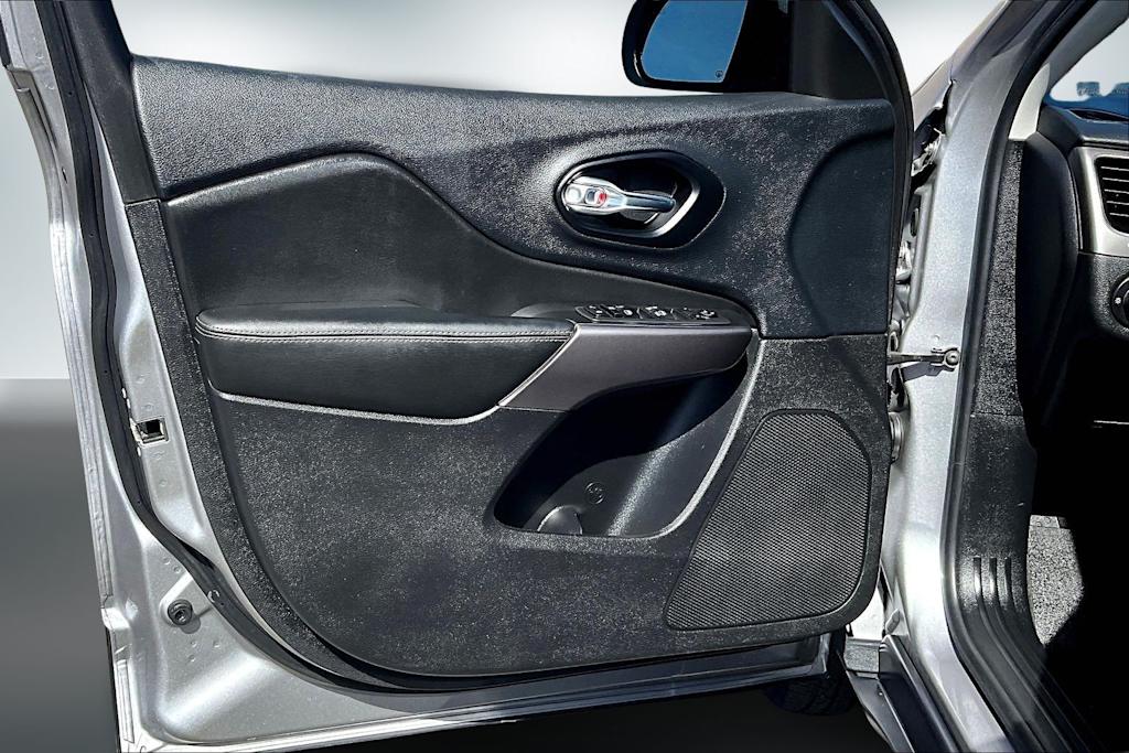 Thumbnail: 2021 Jeep Cherokee - 26