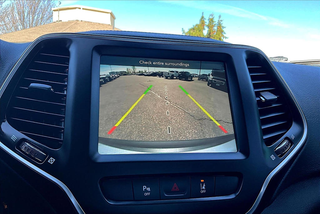 Thumbnail: 2021 Jeep Cherokee - 15