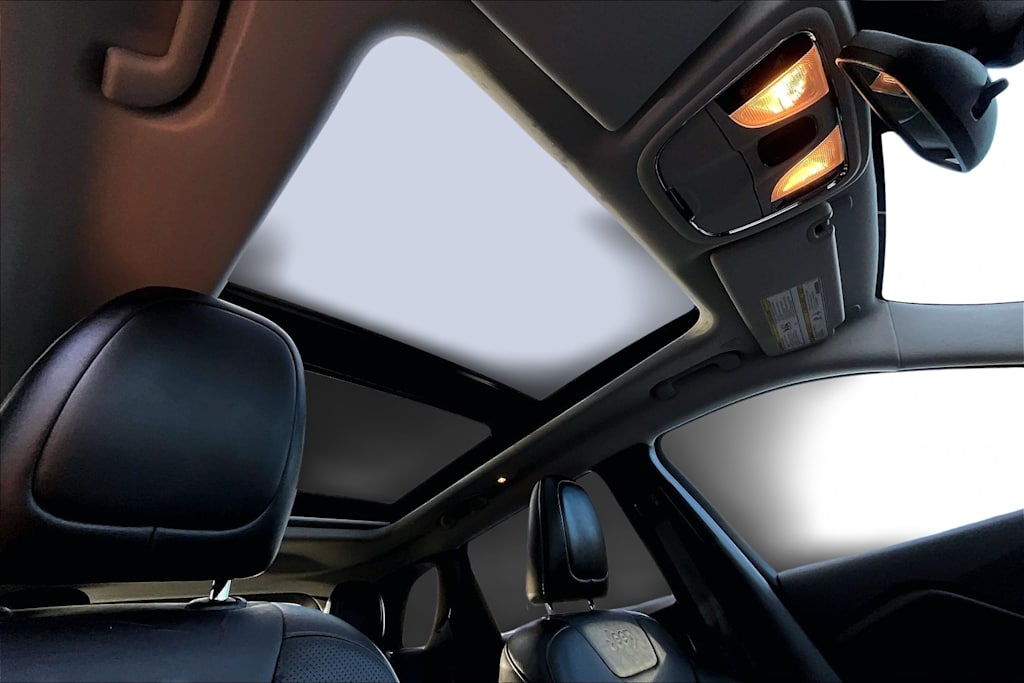 Thumbnail: 2021 Jeep Cherokee - 31