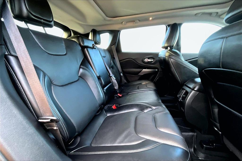 Thumbnail: 2021 Jeep Cherokee - 30