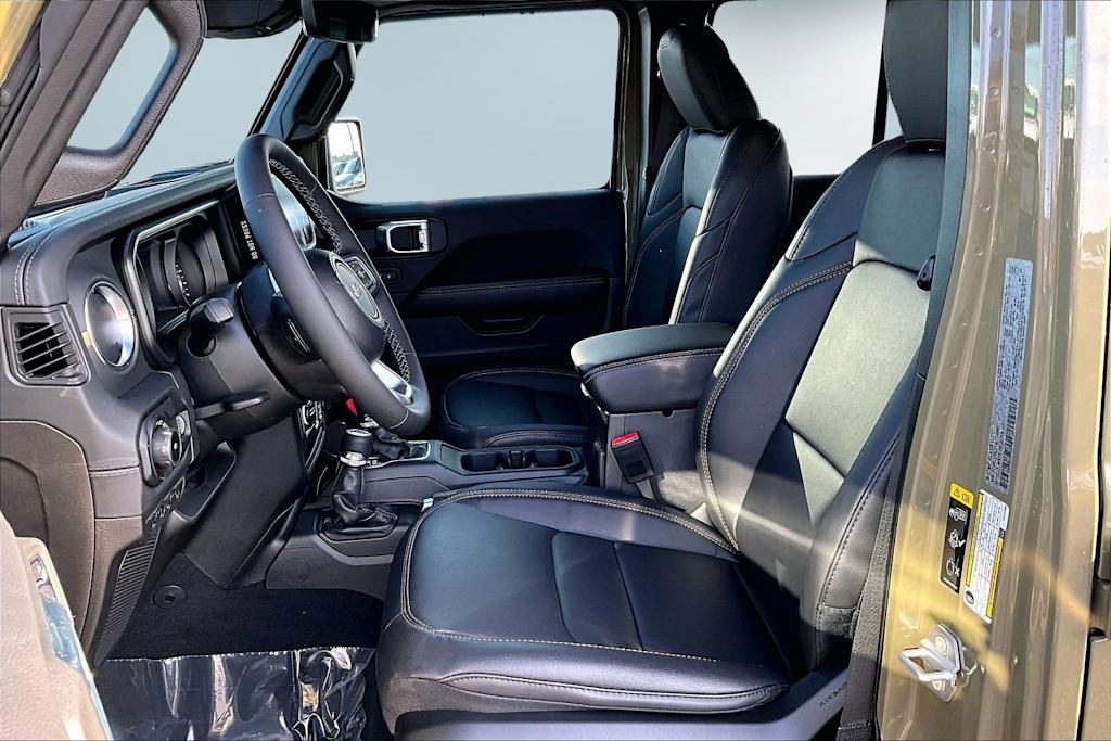 2026 Jeep Wrangler 4-Door Sahara - Photo 10