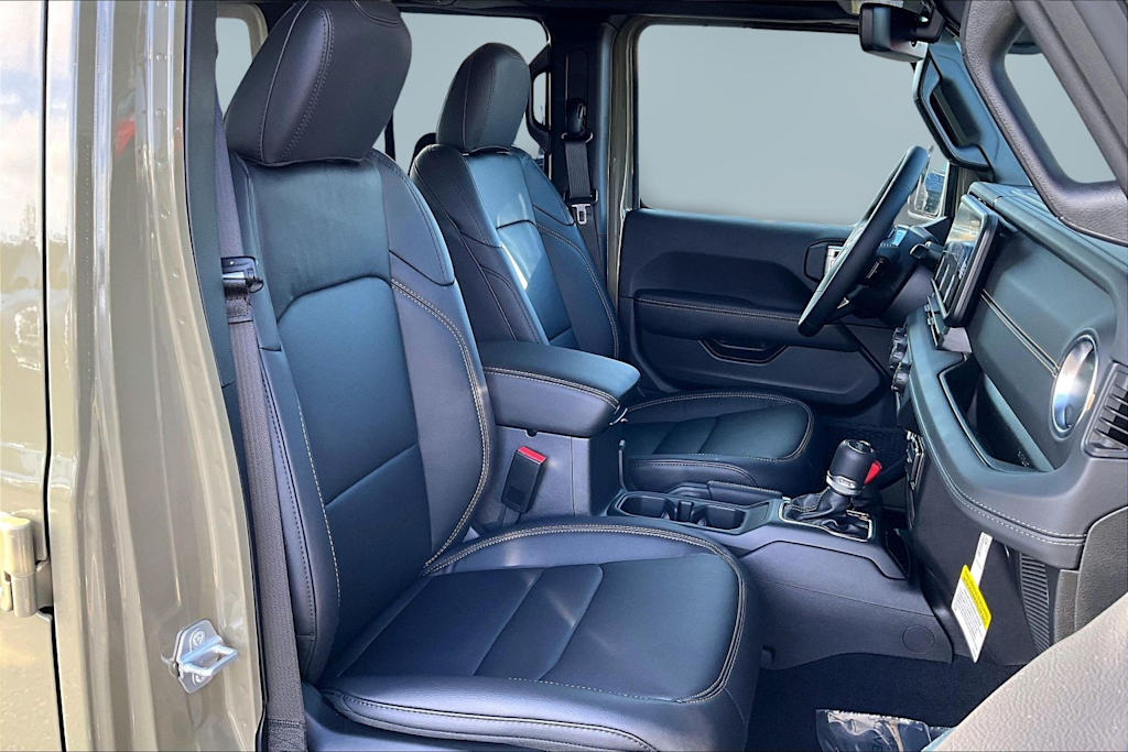 2026 Jeep Wrangler 4-Door Sahara - Photo 11