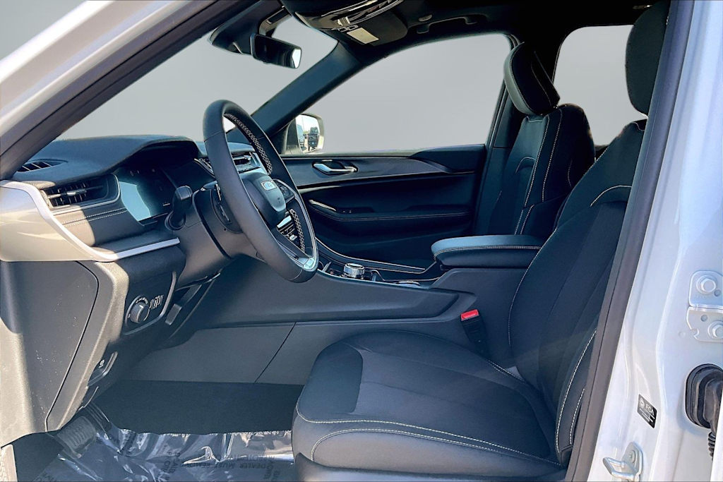Thumbnail: 2026 Jeep Grand Cherokee - 11