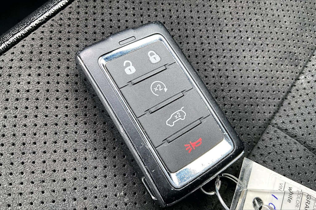 Thumbnail: 2024 Jeep Grand Cherokee - 20