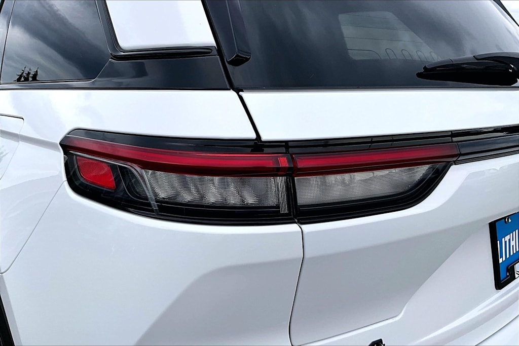 Thumbnail: 2024 Jeep Grand Cherokee - 32