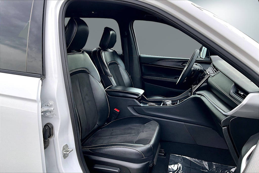 Thumbnail: 2024 Jeep Grand Cherokee - 12