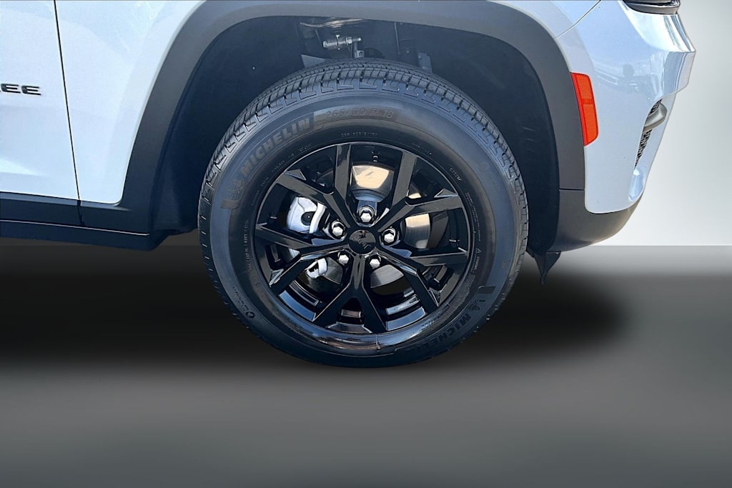 Thumbnail: 2025 Jeep Grand Cherokee - 34