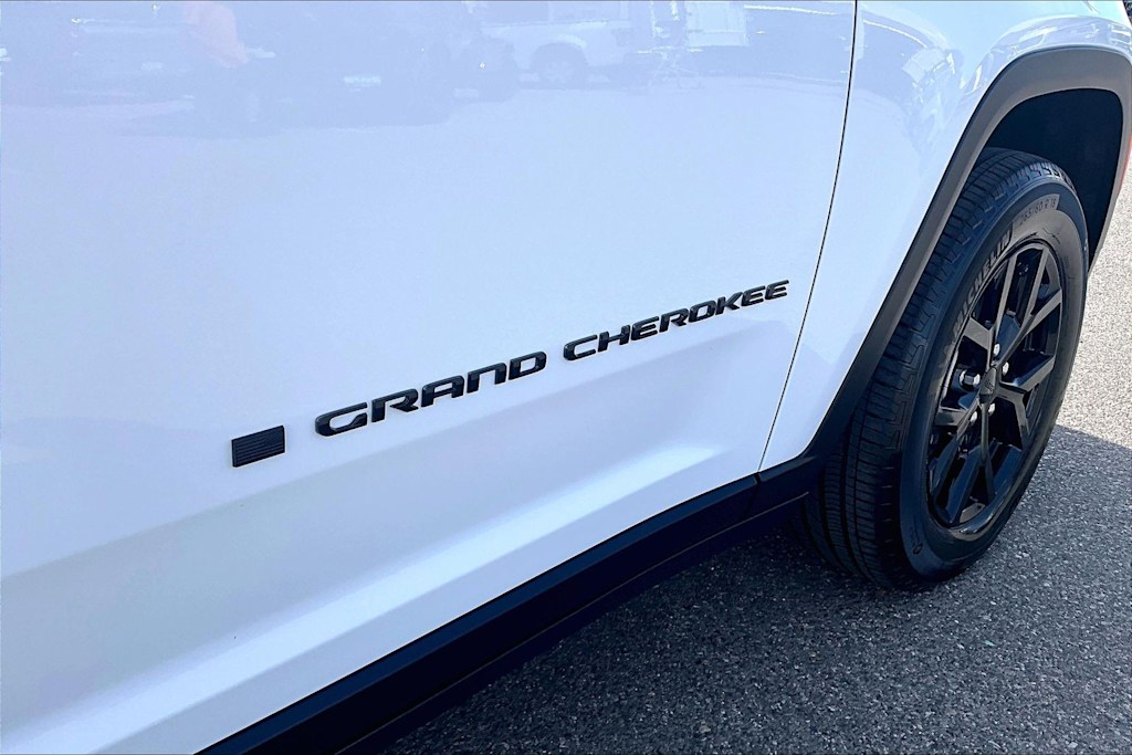 Thumbnail: 2025 Jeep Grand Cherokee - 7