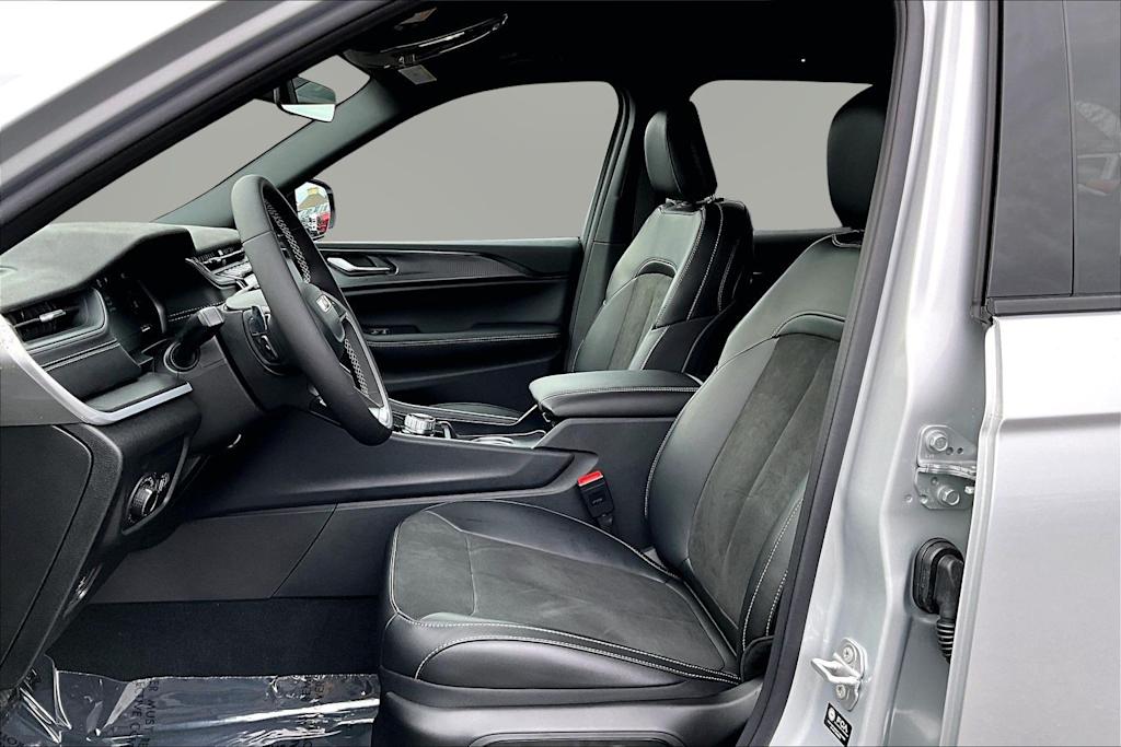 Thumbnail: 2025 Jeep Grand Cherokee - 11