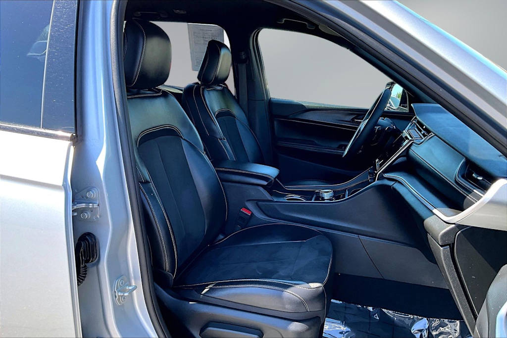 Thumbnail: 2024 Jeep Grand Cherokee - 12