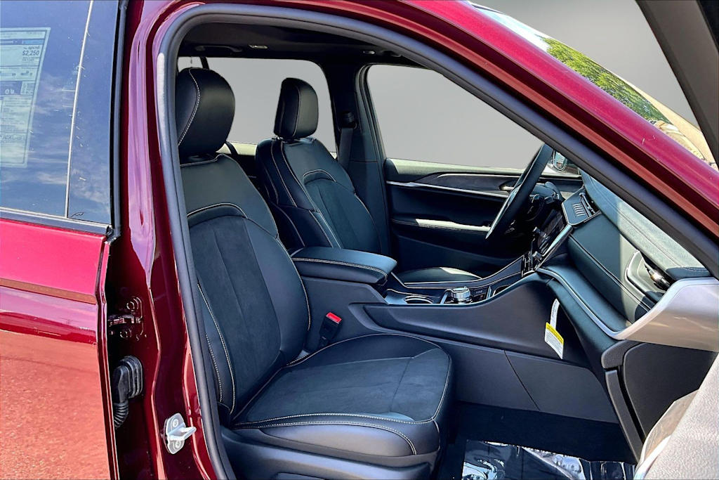Thumbnail: 2026 Jeep Grand Cherokee - 10