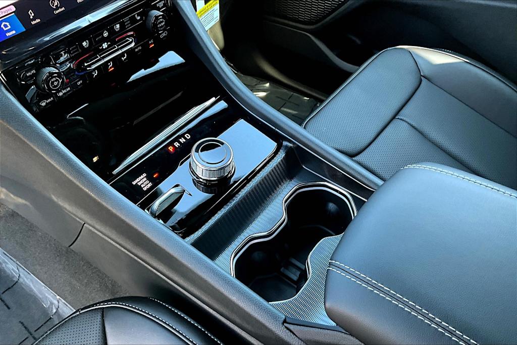 Thumbnail: 2025 Jeep Grand Cherokee - 16